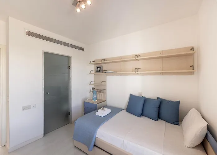 Elaia Luxury Seafront פרוטאראס