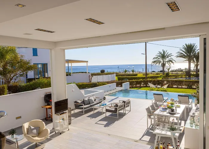 Elaia Luxury Seafront וילה