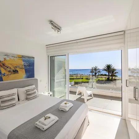 빌라 Elaia Luxury Seafront