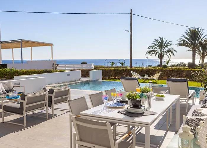 Elaia Luxury Seafront 빌라