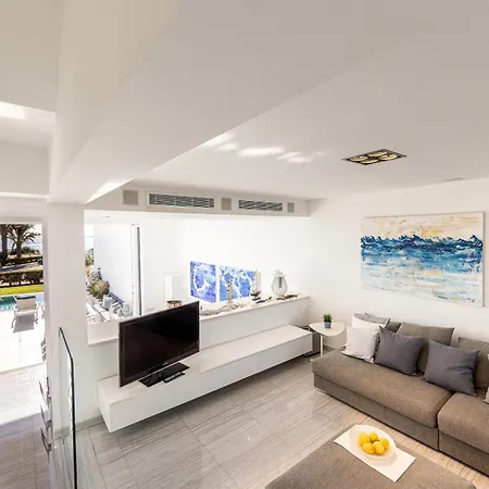 فيلة Elaia Luxury Seafront *