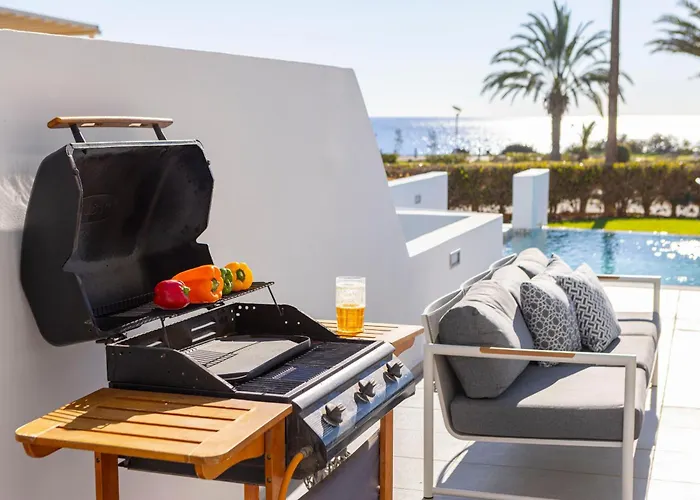 Elaia Luxury Seafront Vila *